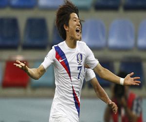 Dortmund có tân binh thứ 4: Một người châu Á